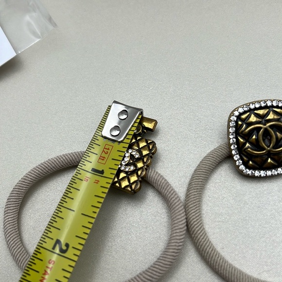 Hair Ties Beauty Chanel Or Wristband & Small Shopping Bag CC Rhinestones NWOT - Picture 12 of 17